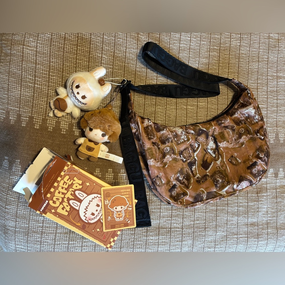 Baggu Nitro Bar medium crescent bag